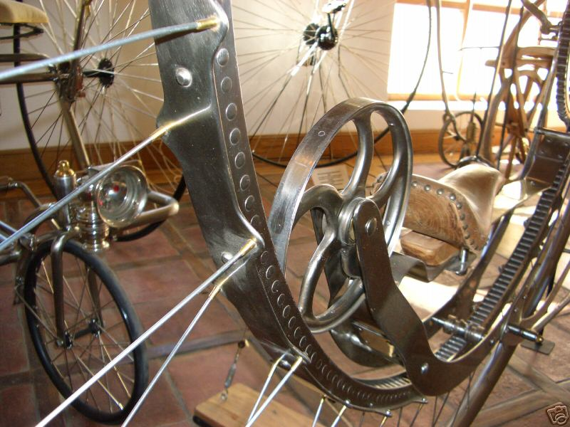 Illustration for article titled 1873 Monocycle Replica Is a Mechanical and Engineering Marvel